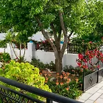 Dedalos Naxos Aparthotel 4*
